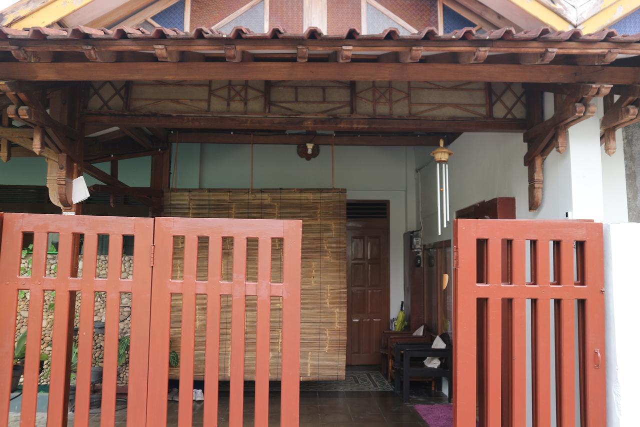 Kembar Guesthouse Джокьякарта Экстерьер фото